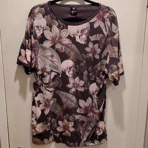 Mens t-shirt.  Slim fitting.